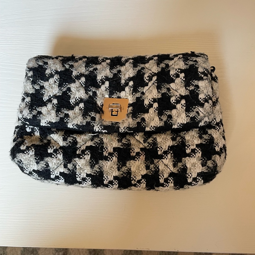 H&M Black and White Crossbody Bag with Houndstooth Pattern